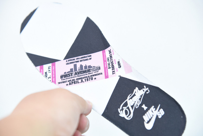 familia x nike sb dunk low first avenue dj1159-001