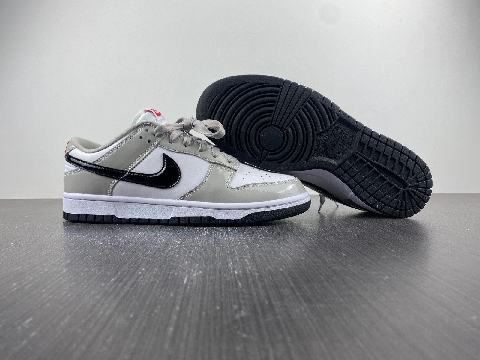 nike wmns dunk low ''light iron ore black'' dq7576-001