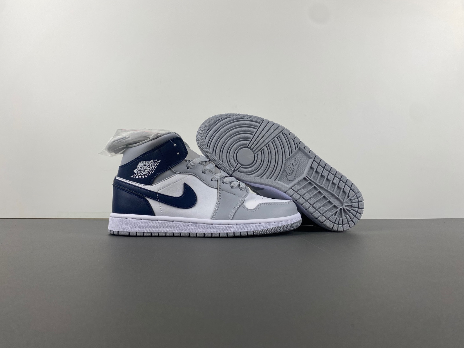 air jordan 1 mid midnight navy dq8426-104