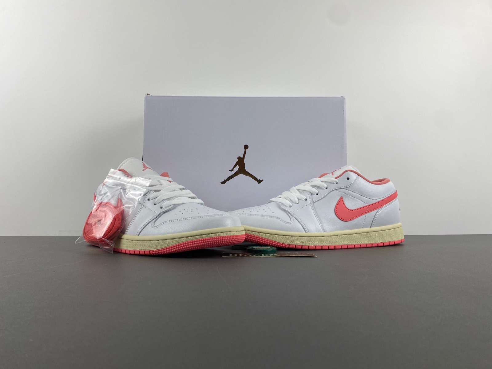 Air Jordan 1 Low "Pink Salt" DC0774-109