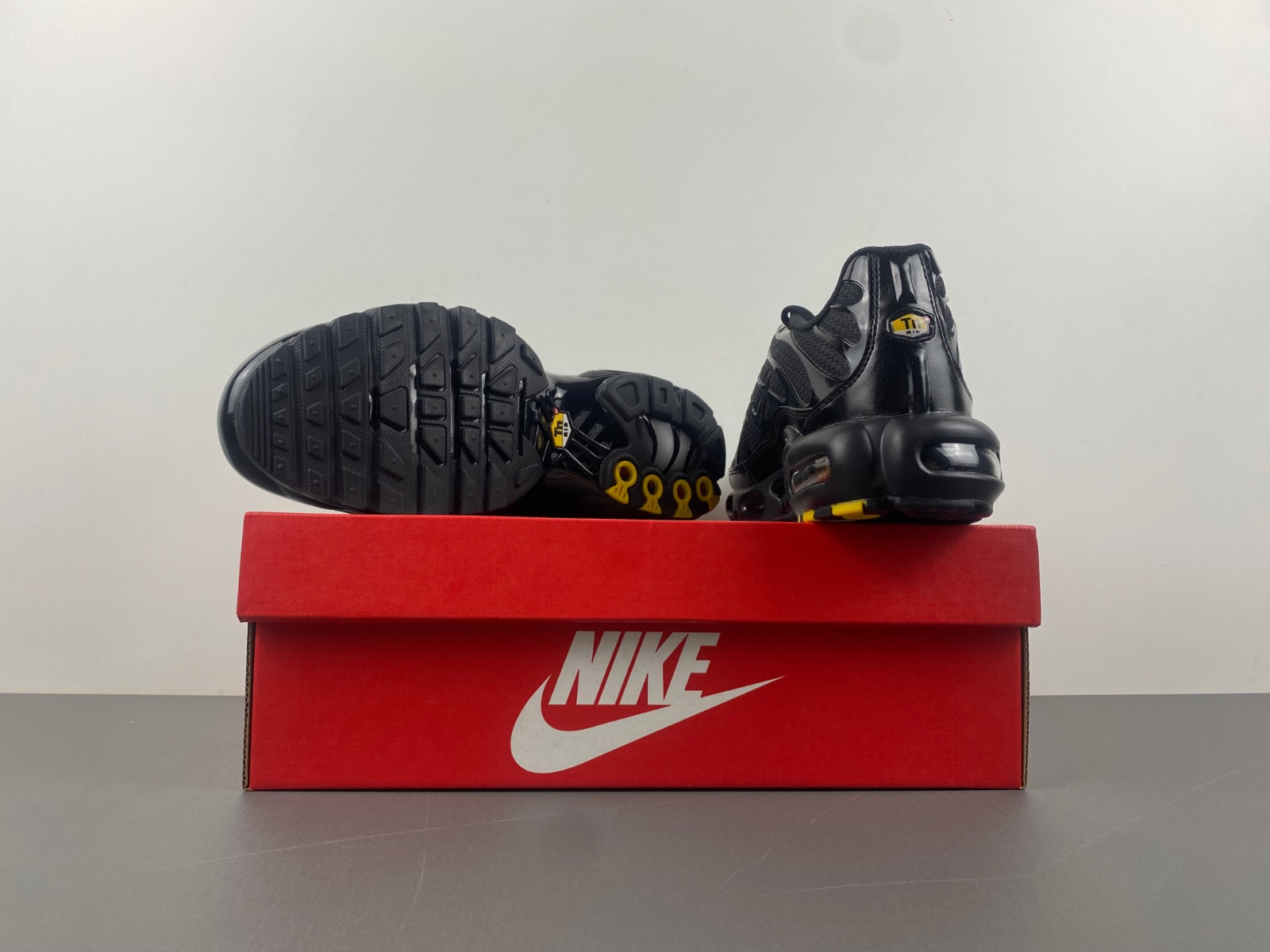 nike air max plus tn triple black 604133-050