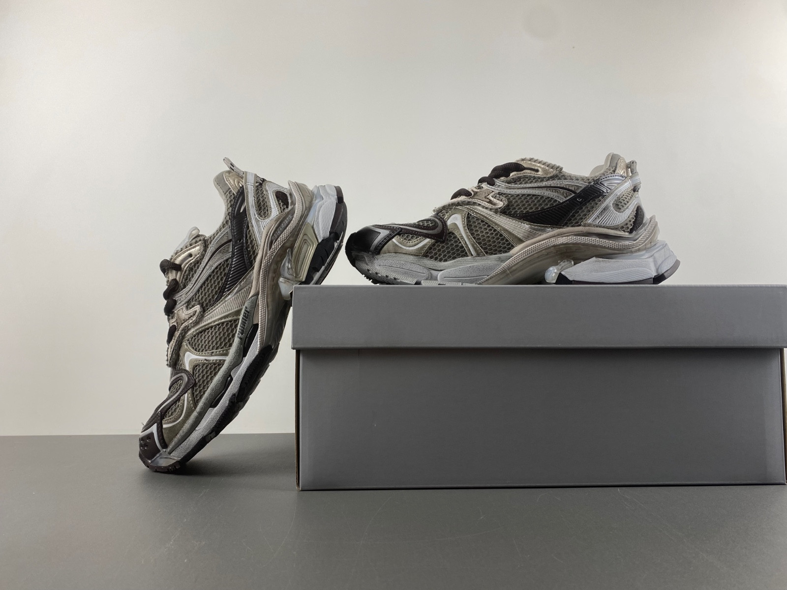 Ba*len*cia*ga runner sneaker