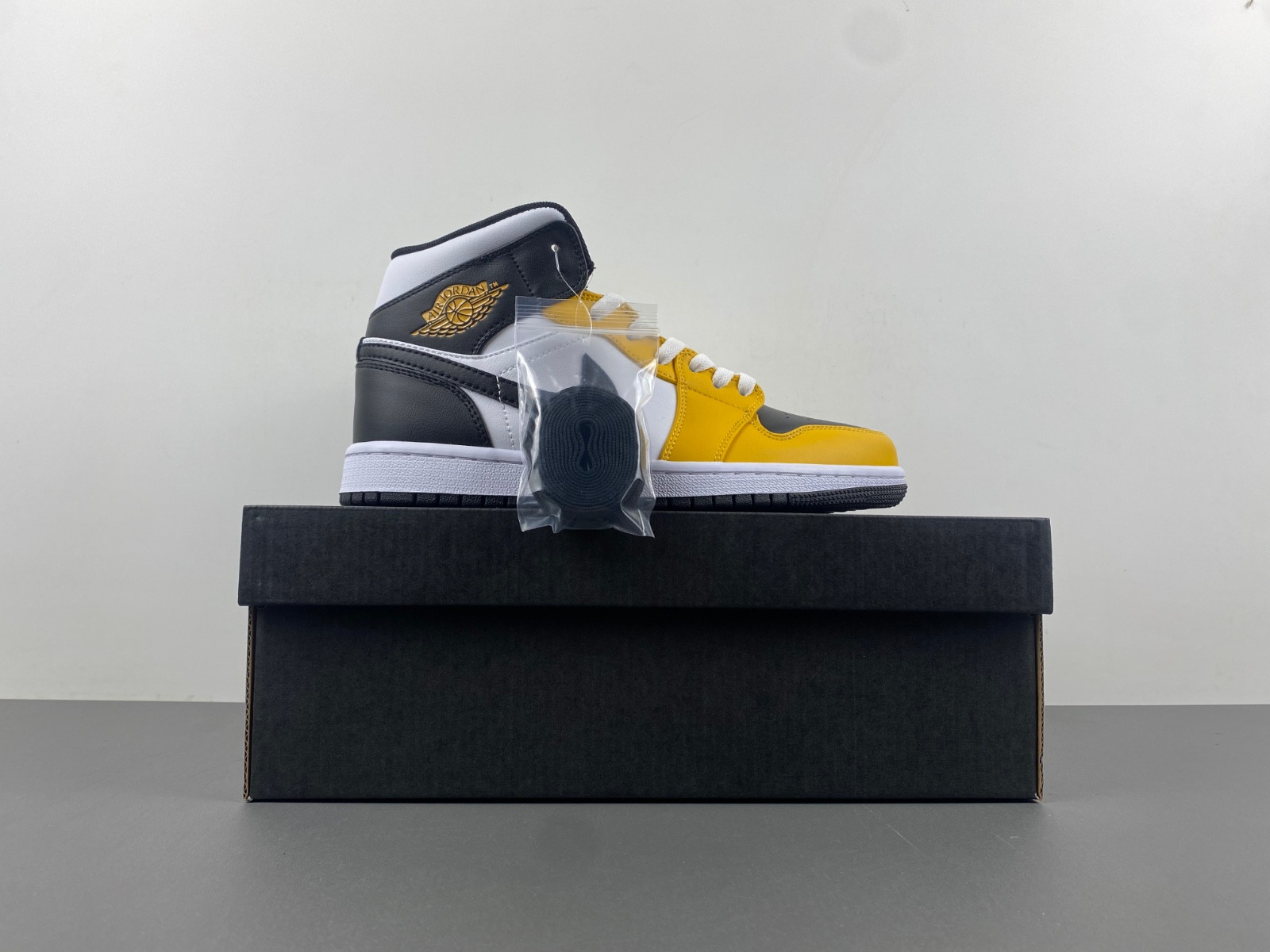 air jordan 1 mid yellow ochre dq8426-701
