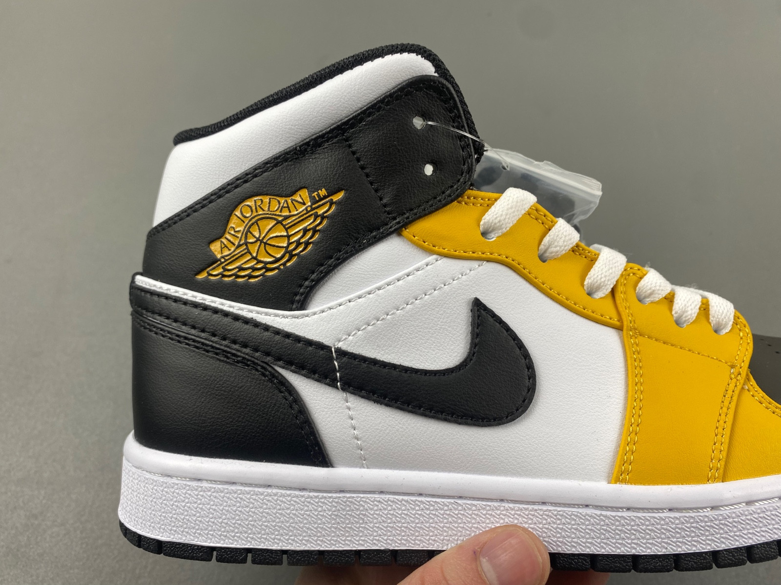 air jordan 1 mid yellow ochre dq8426-701