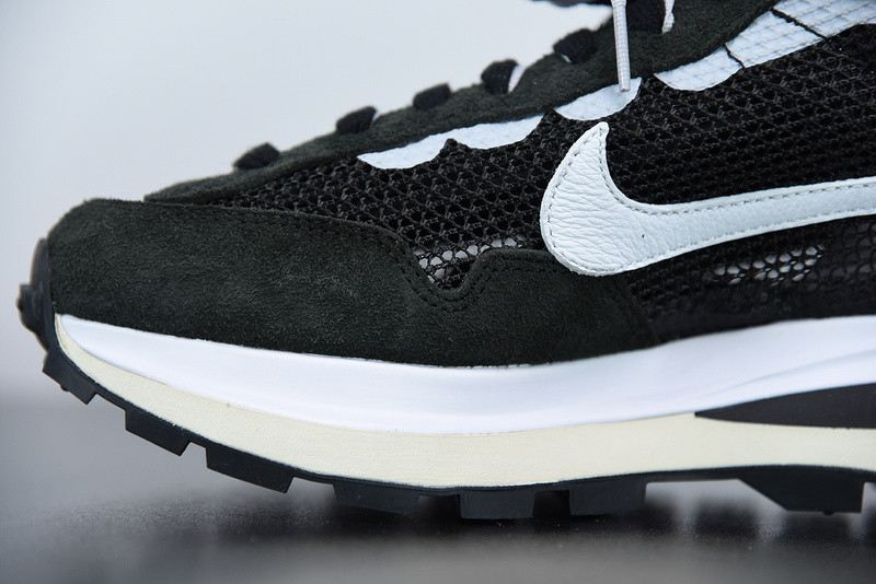nike ldwaffle x sacai black white cv1363-001