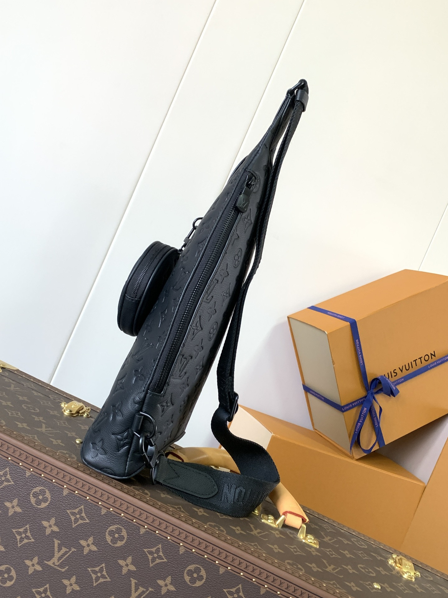 LVT PURSE black