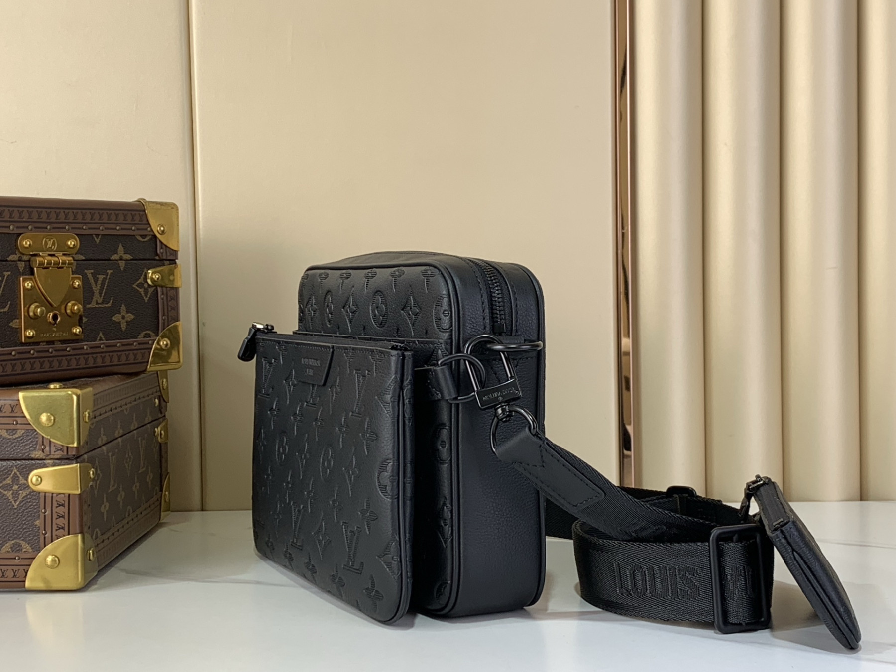 LVT PURSE black