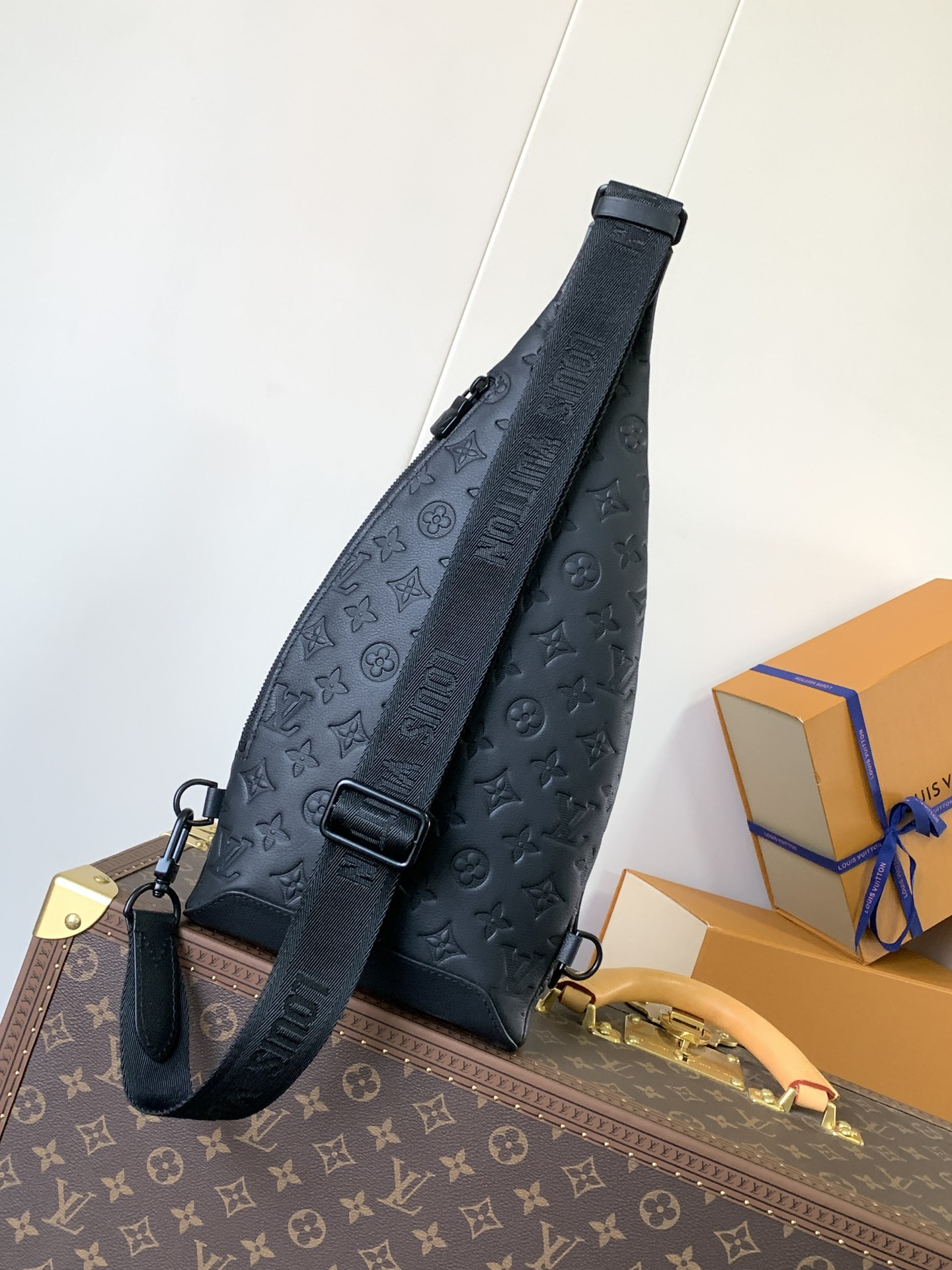 LVT PURSE black