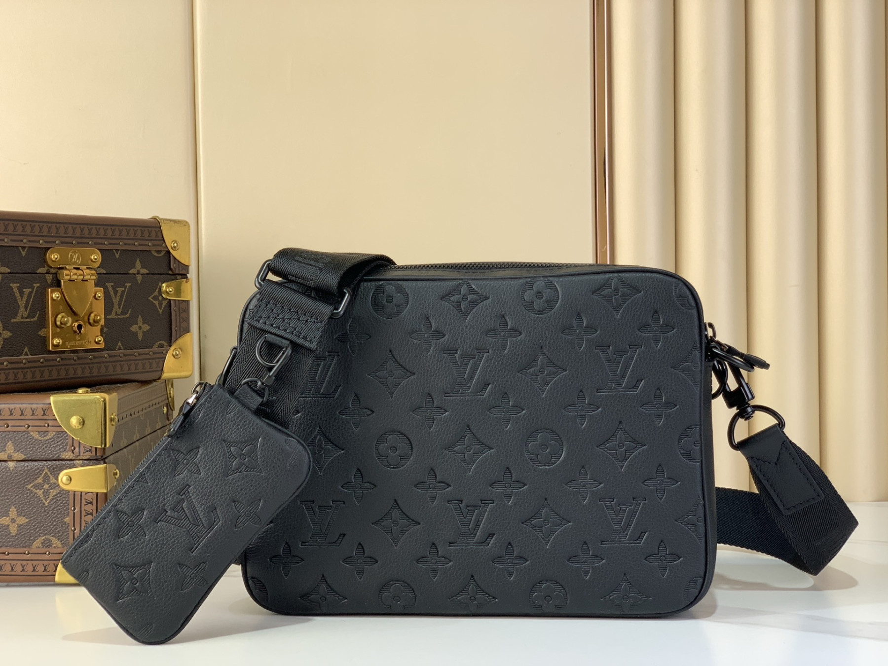 LVT PURSE black