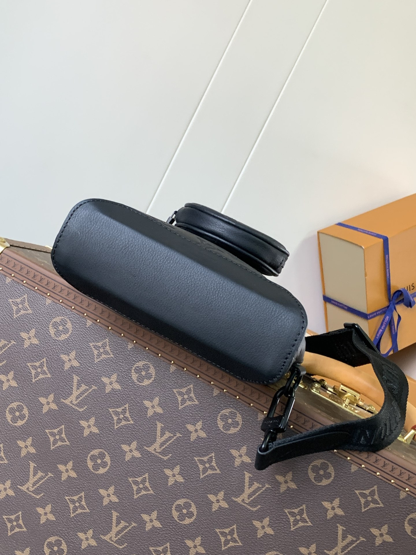 LVT PURSE black
