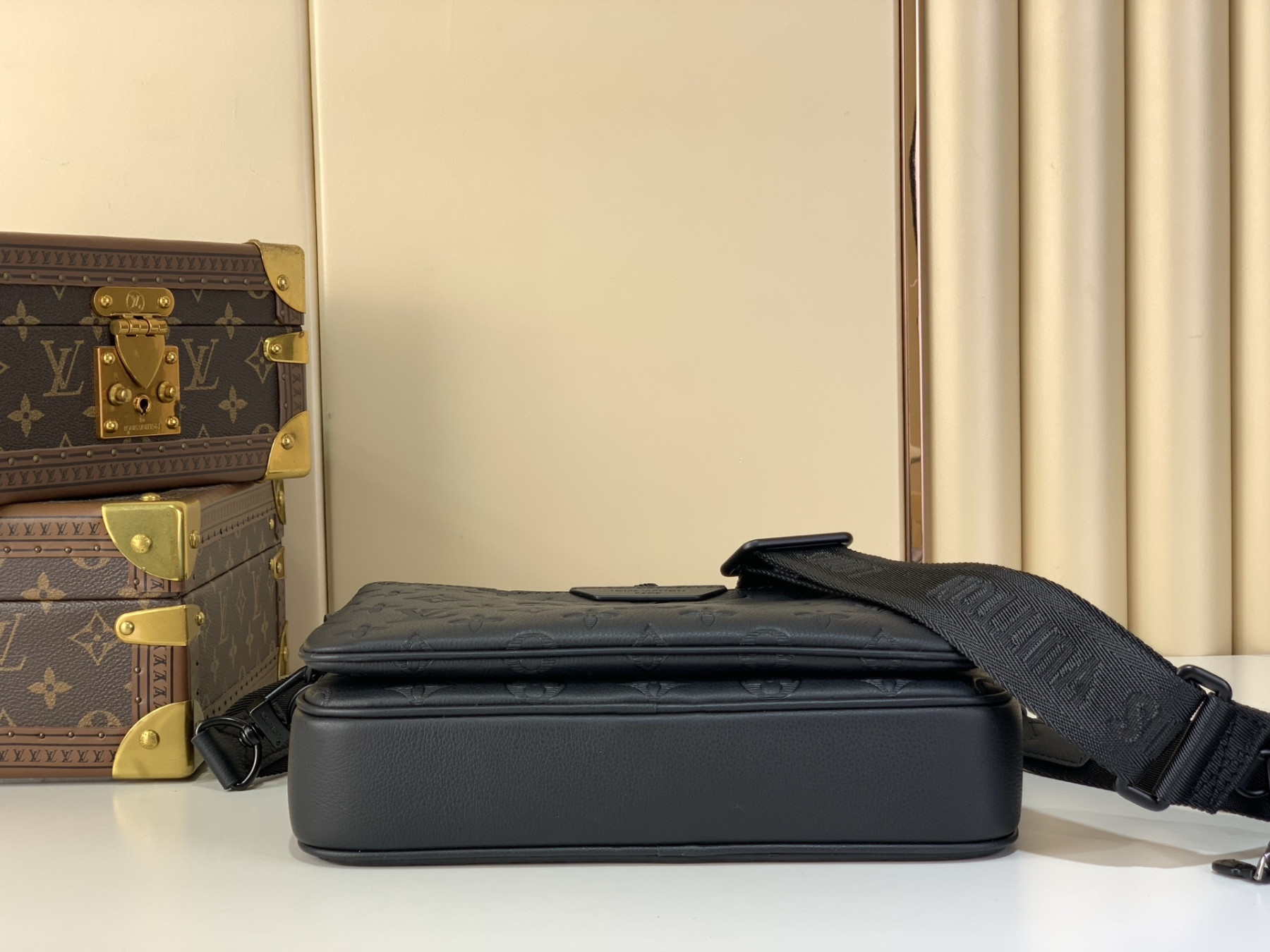 LVT PURSE black