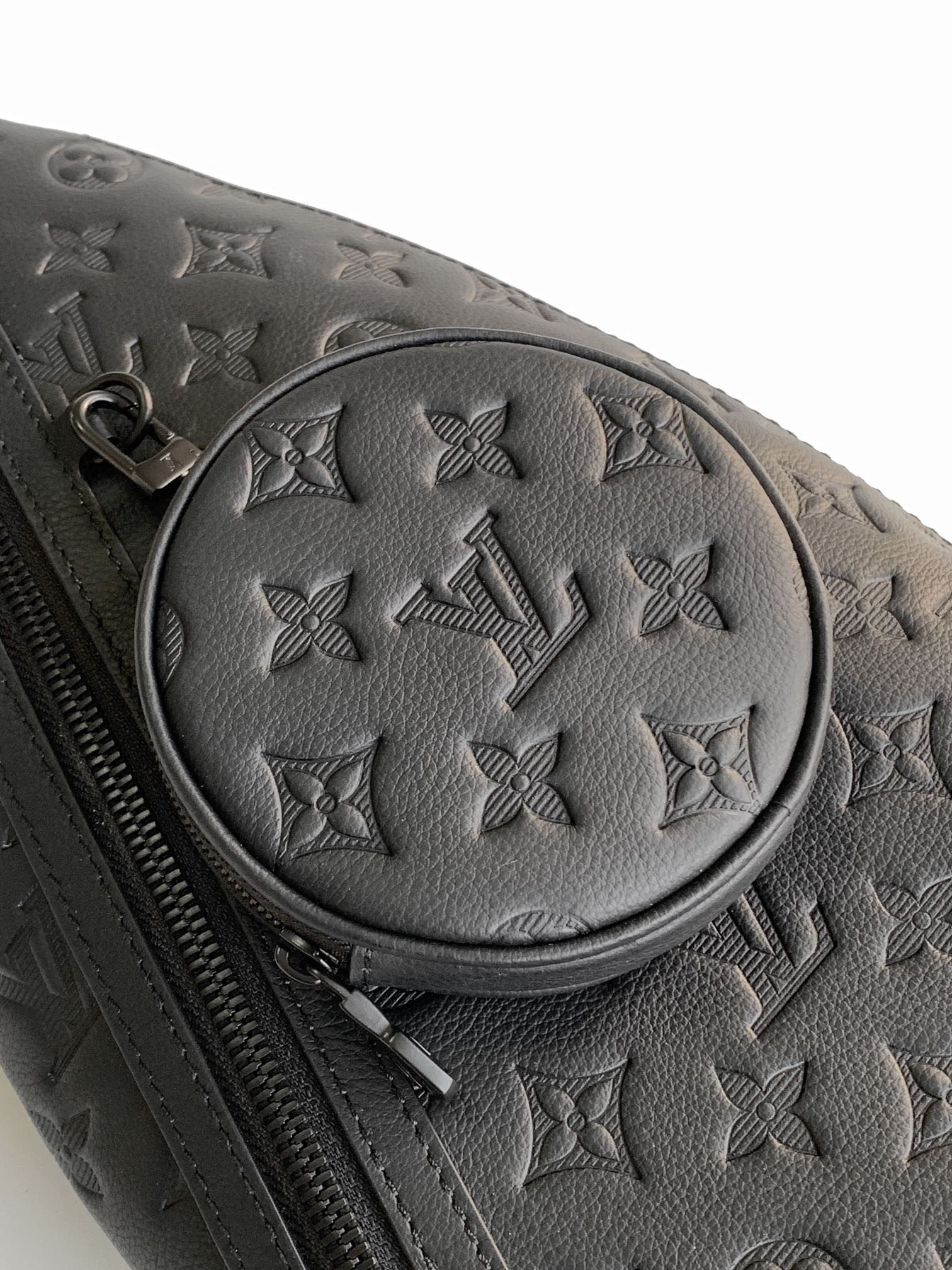 LVT PURSE black