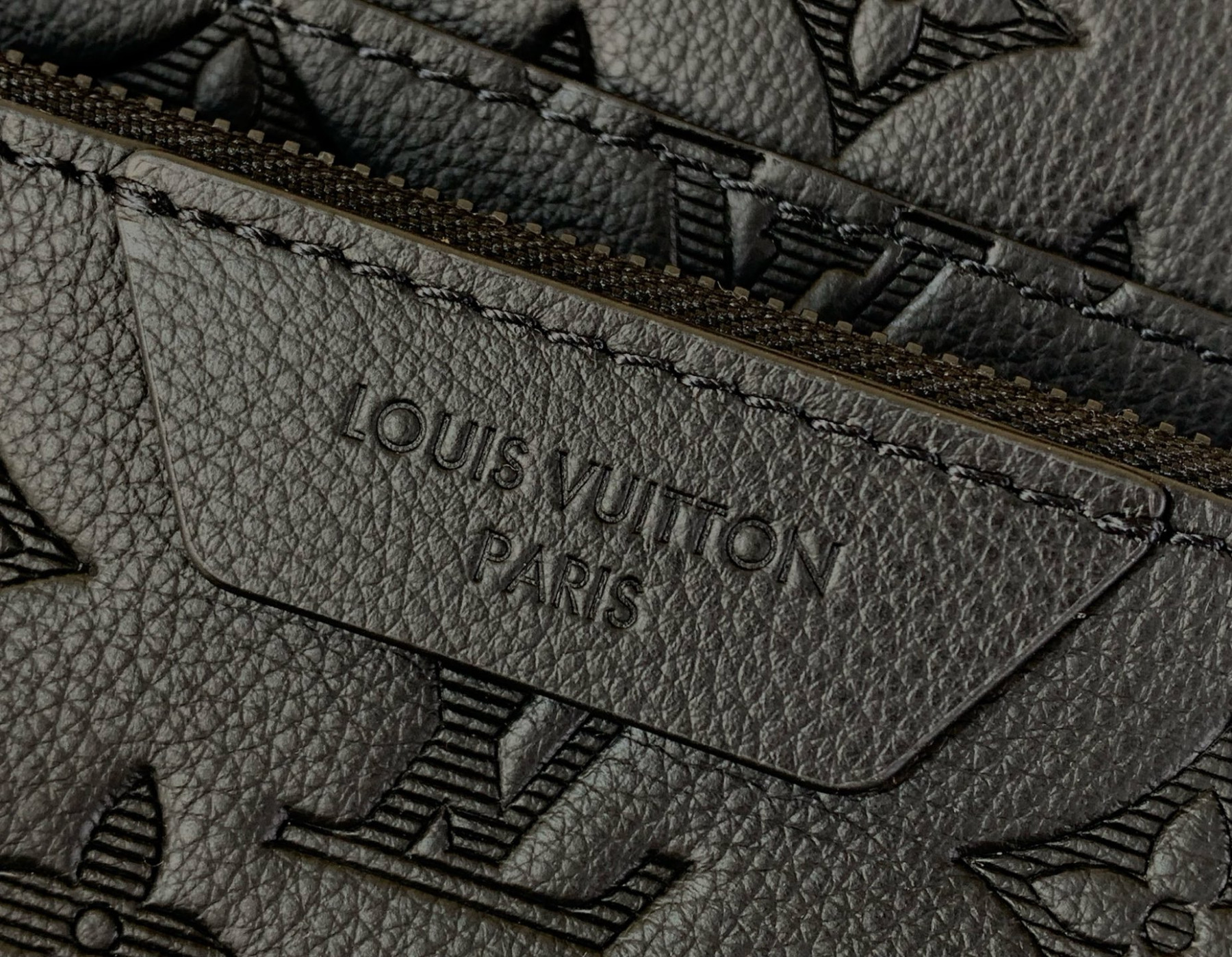 LVT PURSE black
