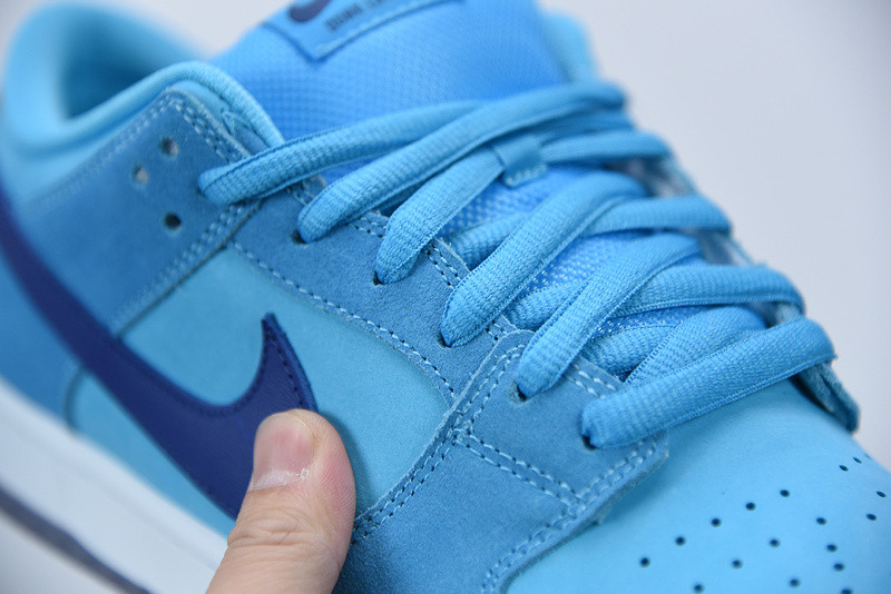 nike sb dunk low “blue fury” bq6817-400
