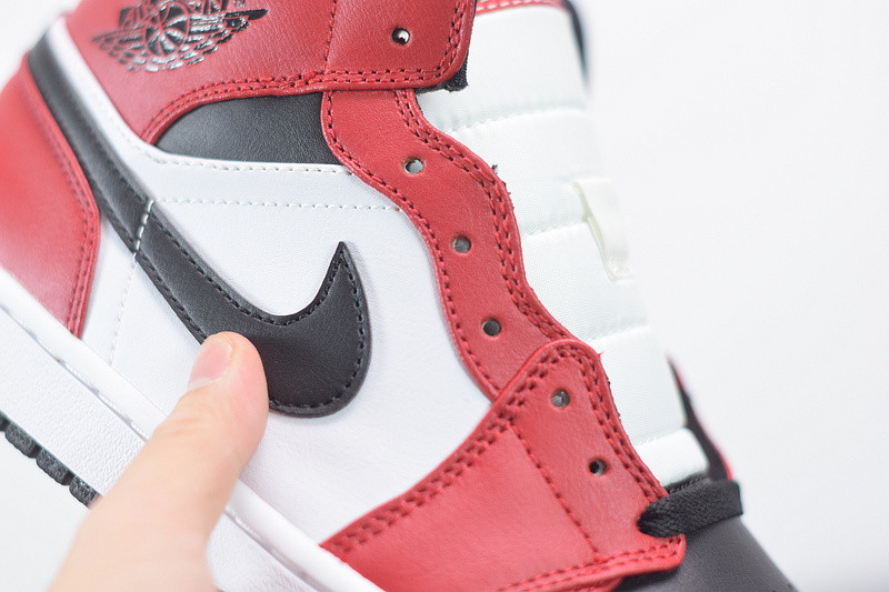 air jordan 1 mid “chicago black toe” 554724-069