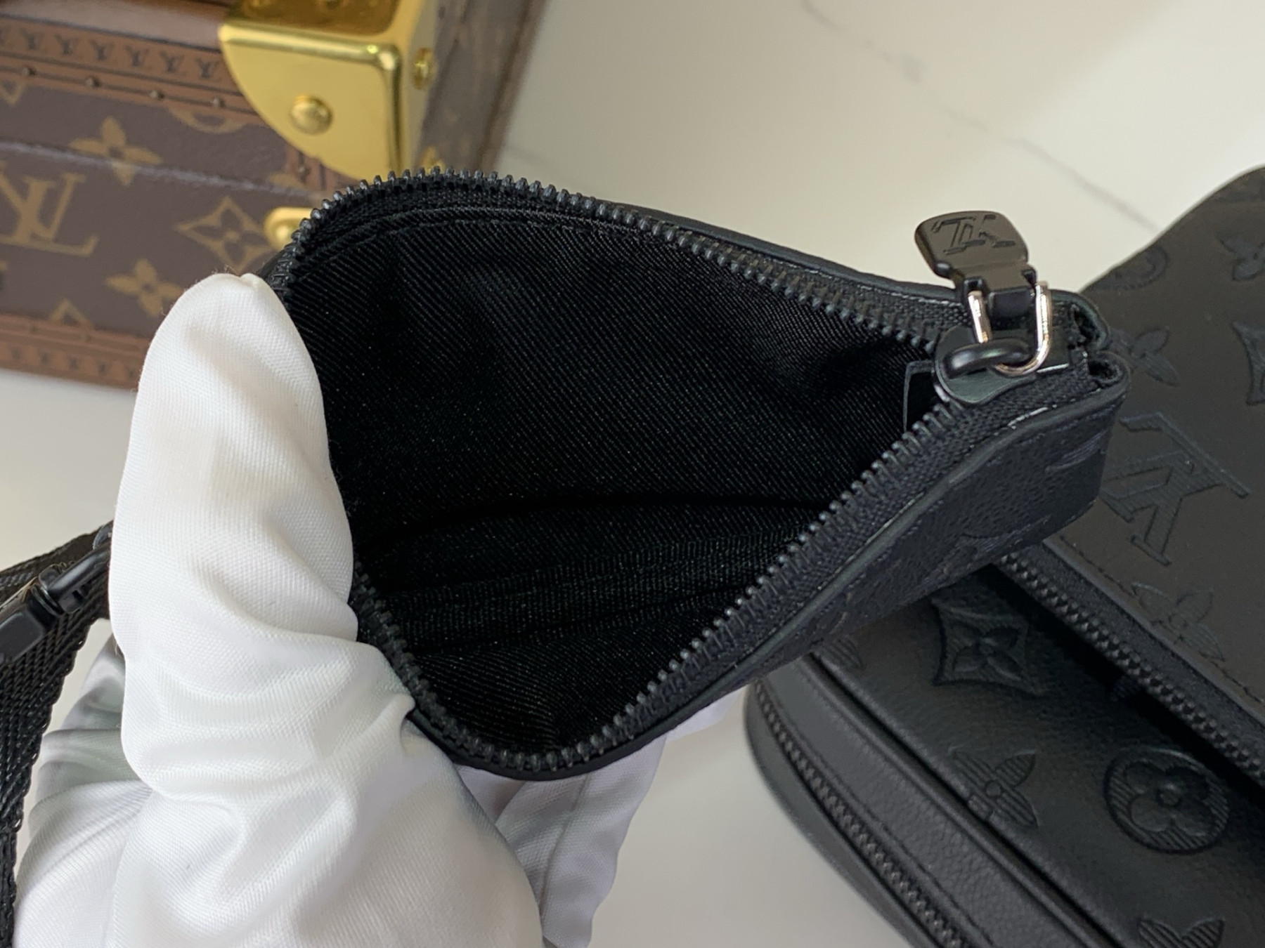 LVT PURSE black