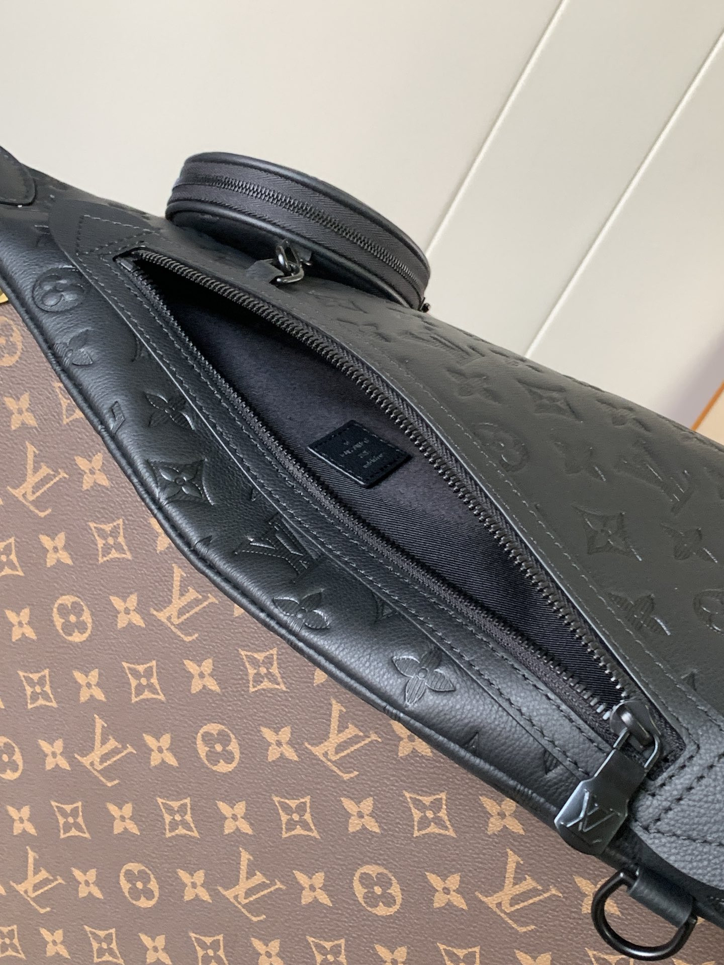 LVT PURSE black
