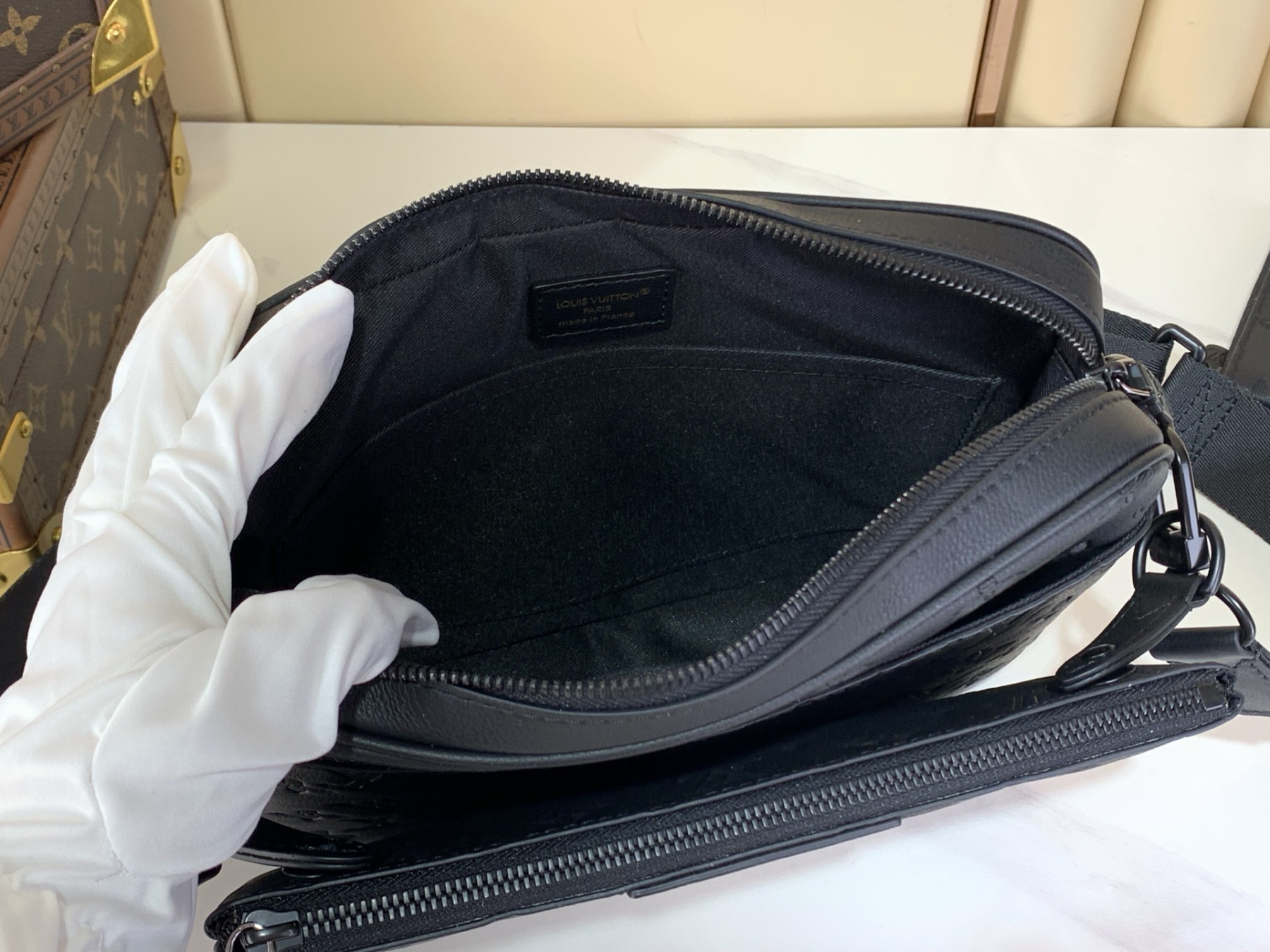 LVT PURSE black