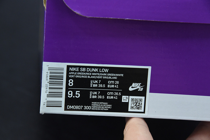 nike sb dunk low “green apple” dm0807-300