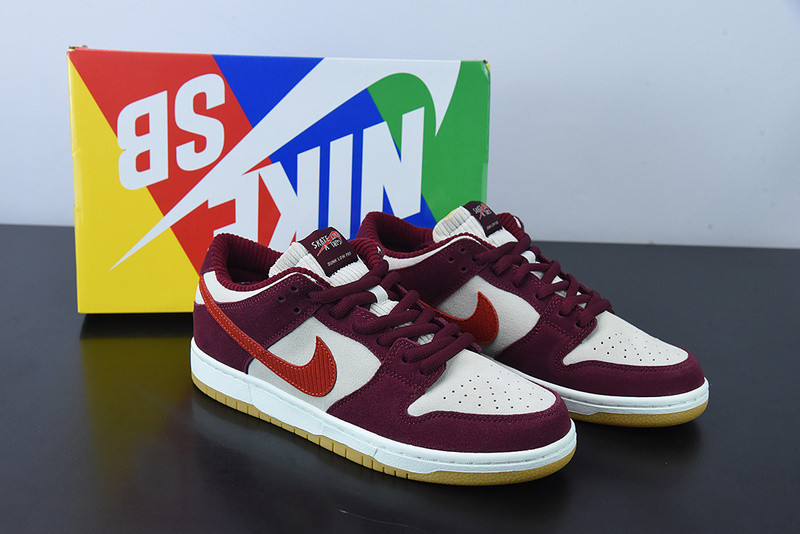 skate like a girl x nike sb dunk low dx4589-600