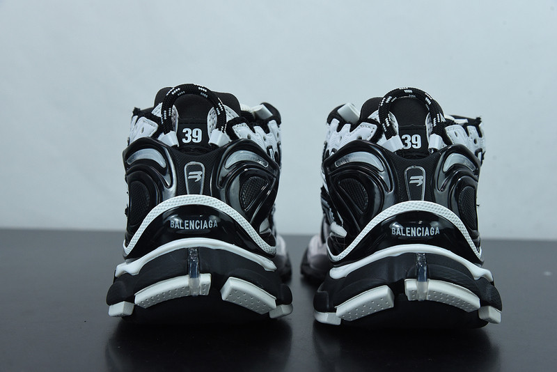 Ba*len*cia*ga runner sneaker