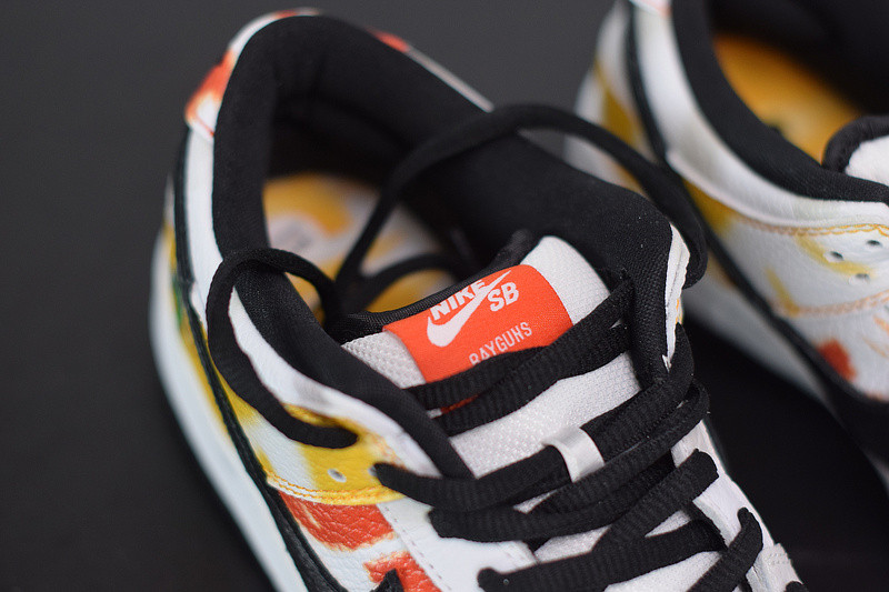 nike sb dunk low “raygun tie-dye” bq6832-101