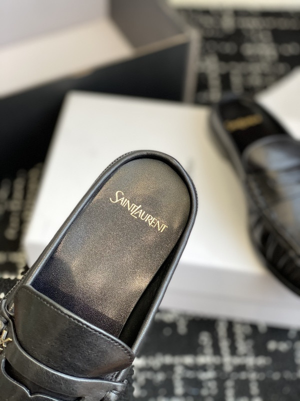 SAINT LAURENT Sneaker