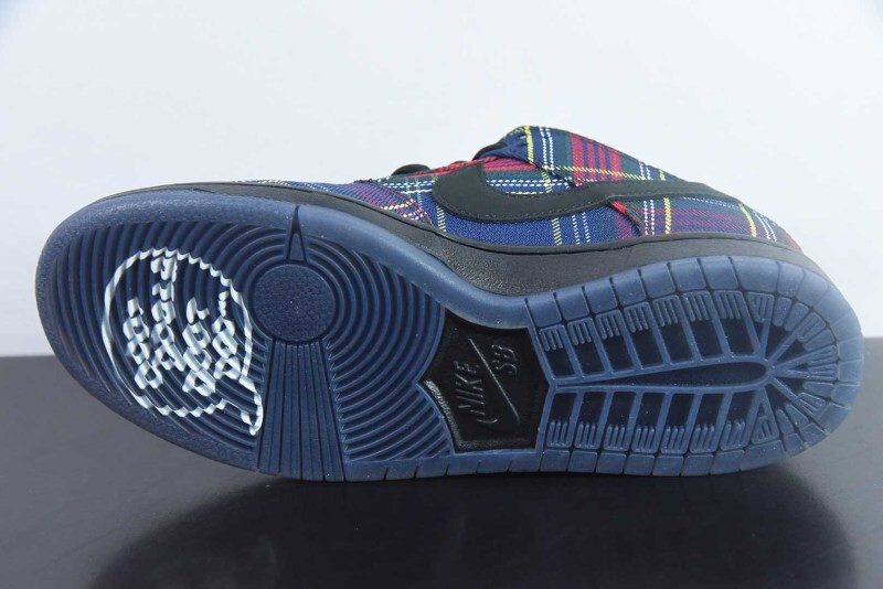Nardwuar Nike SB Dunk Low II1493-600
