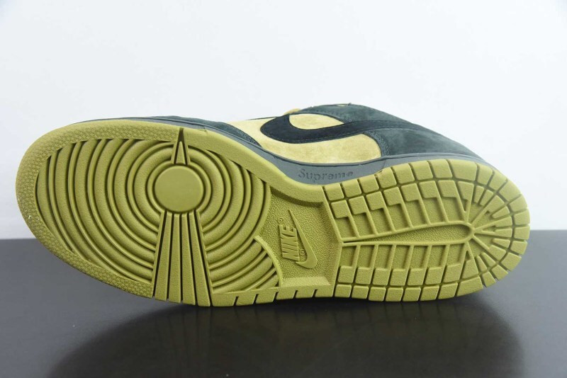 nike x Svp*me sb dunk low 