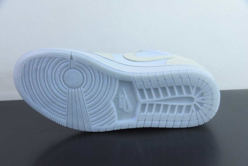 Air Jordan 1 Low "Pearlized" IM5129-010