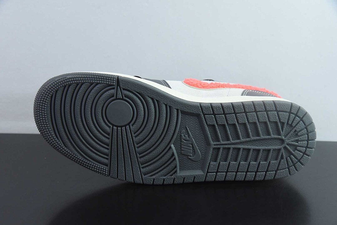 Air Jordan 1 Low SE 