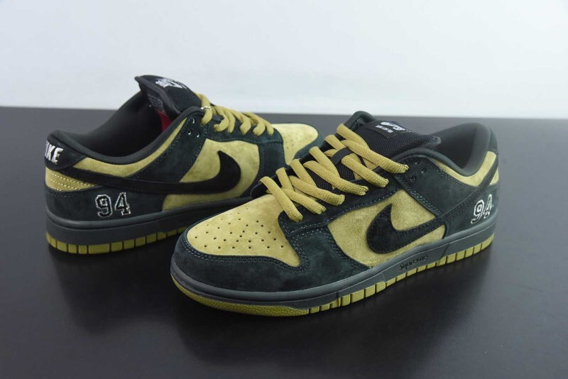 Svp*me x nike sb dunk hq8487-400