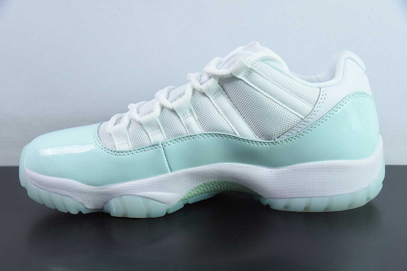 Air Jordan 11 Low "Igloo" AH7860-103