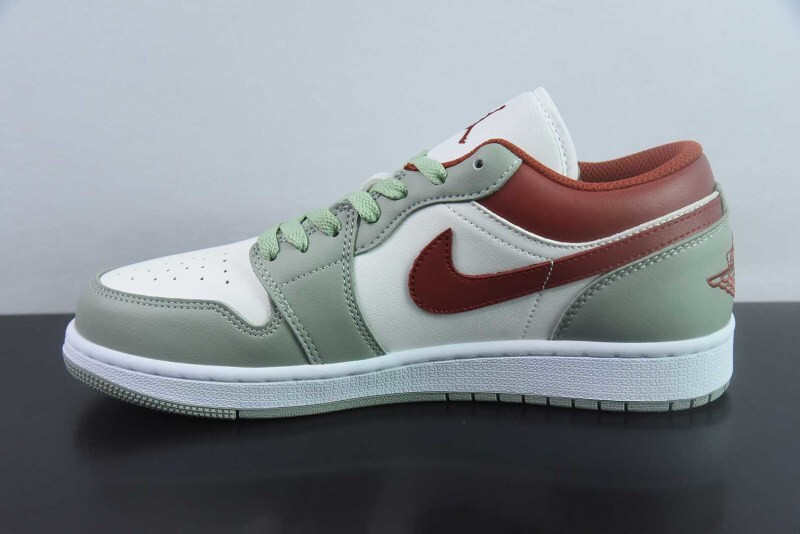 Air Jordan 1 Low 