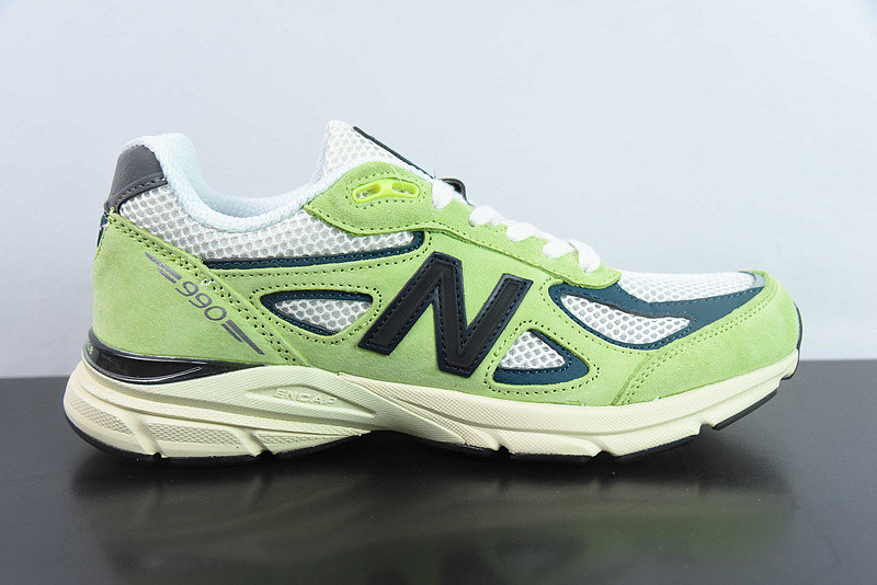 NEW BALANCE SNEAKER