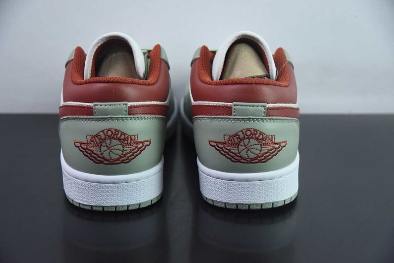 Air Jordan 1 Low 