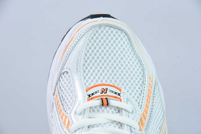 NEW BALANCE SNEAKER