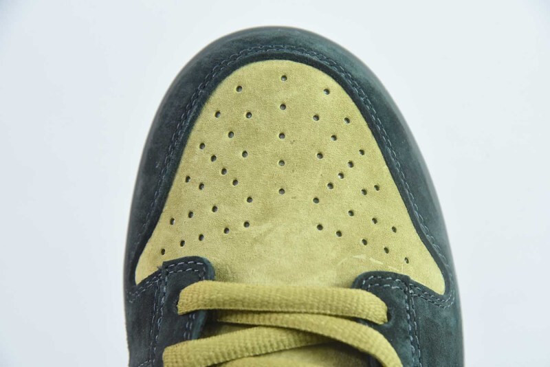 Svp*me x nike sb dunk hq8487-400