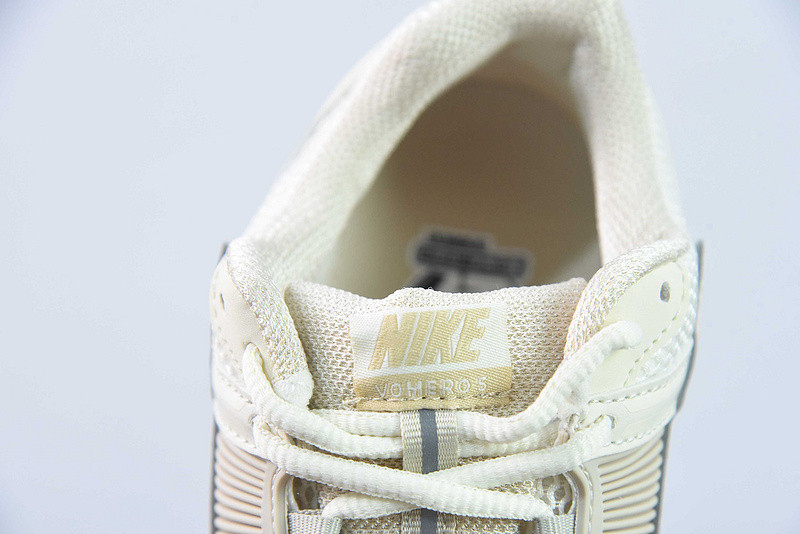 nike zoom vomero 5 "tan/sail" fq6868-111