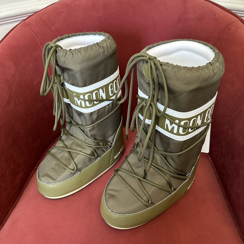 mOON bOOT