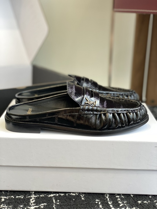 SAINT LAURENT Sneaker