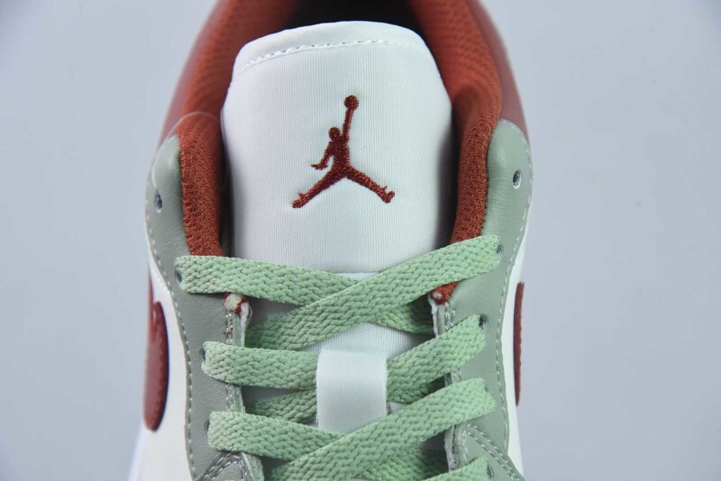Air Jordan 1 Low 