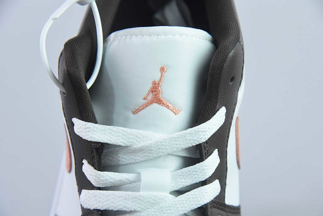 Air Jordan 1 Low 