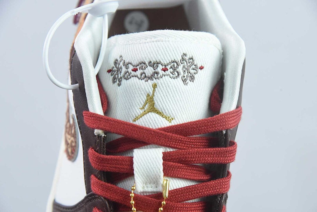 Air Jordan 1 Low SE 