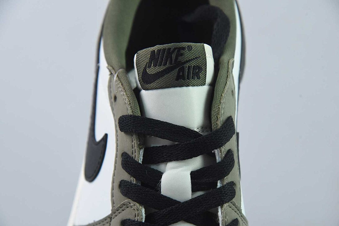 Air Jordan 1 Low OG “Medium Olive” HQ6998-200