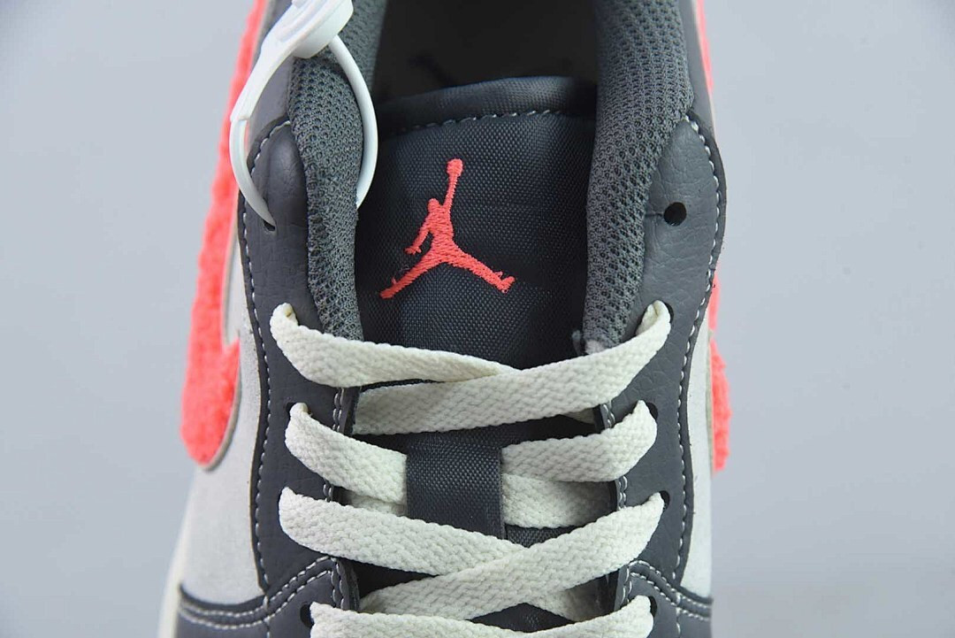 Air Jordan 1 Low SE 