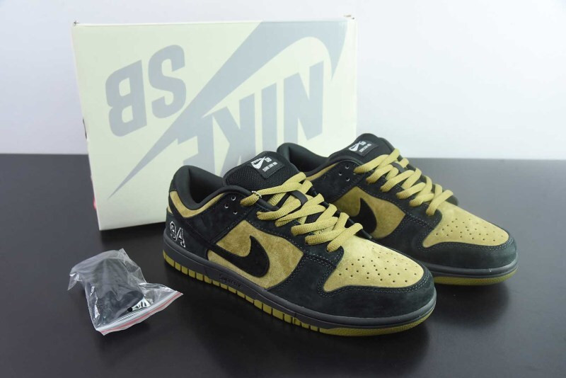 Svp*me x nike sb dunk hq8487-400