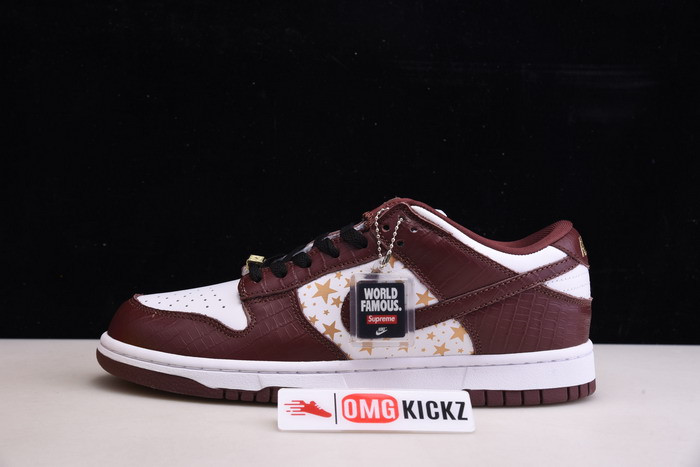 Svp*me x nike sb dunk low white/metallic gold-barkroot brown dh3228-103