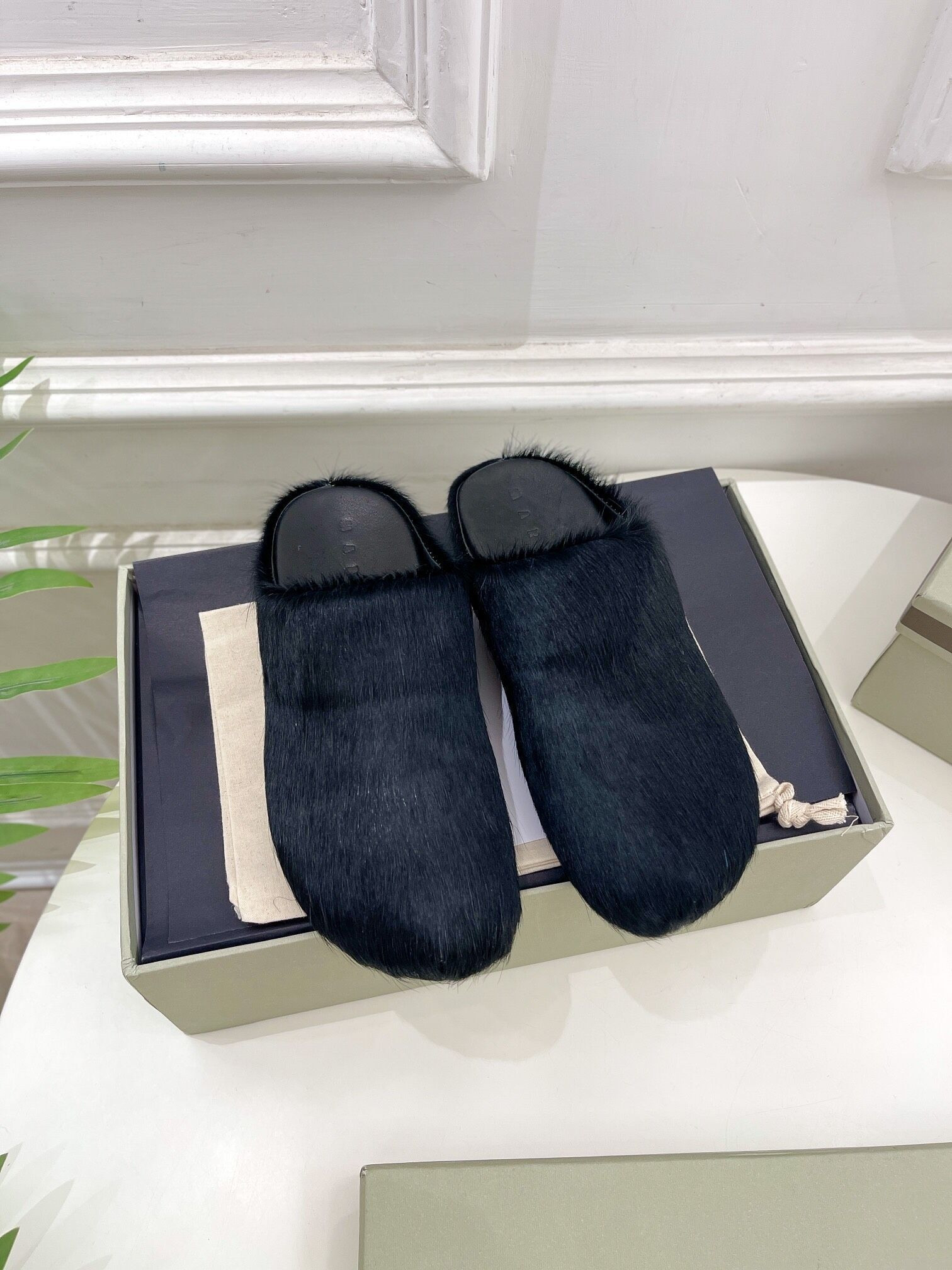 marni calf hair slippers-black